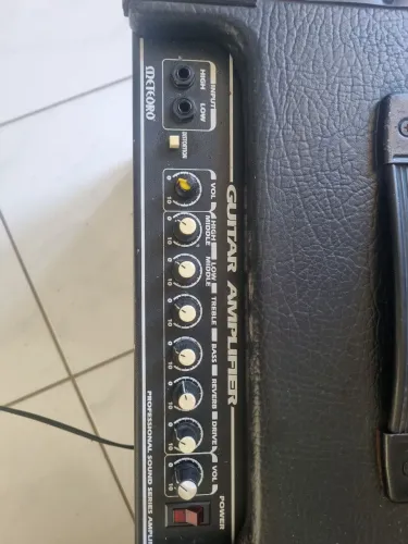 Vendo amplificador two reverb meteoro