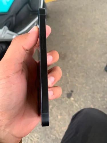 iPhone 16e
