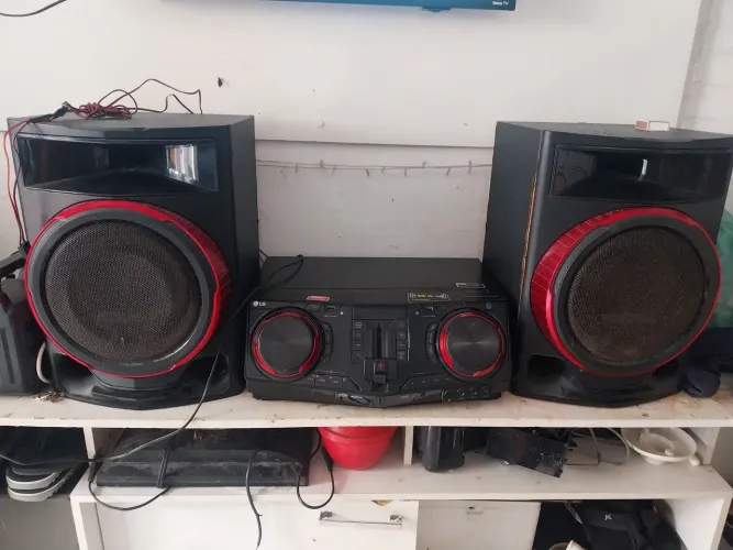 Som da LG maquina com defeito mais as caixas então em boa estado