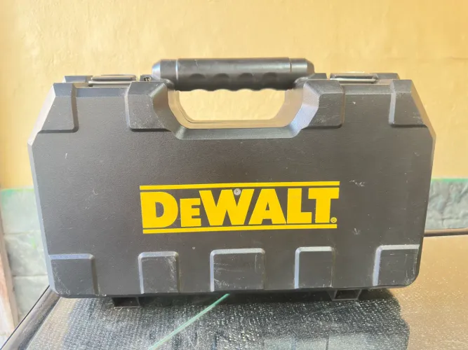 Furadeira e Parafusadeira Dewalt DCD780-BR 20v