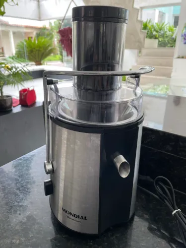 Máquina de fazer sucos Juice Mondial