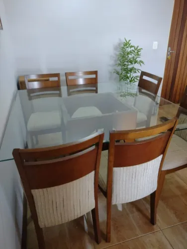 Mesa de jantar com 6 cadeiras