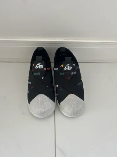Tênis infantil feminino Slip On fácil de calçar preto com laços tam 33