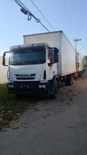 Iveco tector 240 e 25 s truck baú