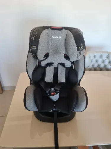 Cadeirinha Safety com isofix