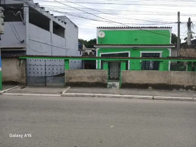 Casas em Japeri 1 casa principal e 4 casas de vila nos fundos