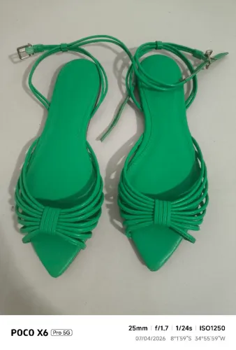 Sandália rasteirinha verde