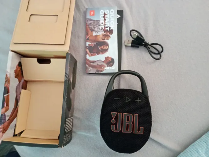 caixa de som JBL clip 5 com embalagem e cabo e manual