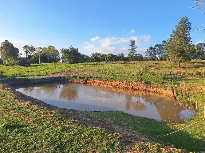 Lindo sítio com represa, apenas 3km de Aguas de São Pedro, estrada condomínio Aguas C