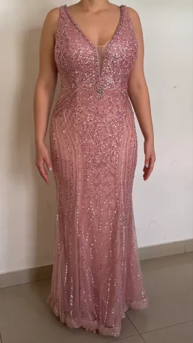 Vestido de Festa Longo Rosé Bordado com Pedrarias - Elegante e Sofisticado