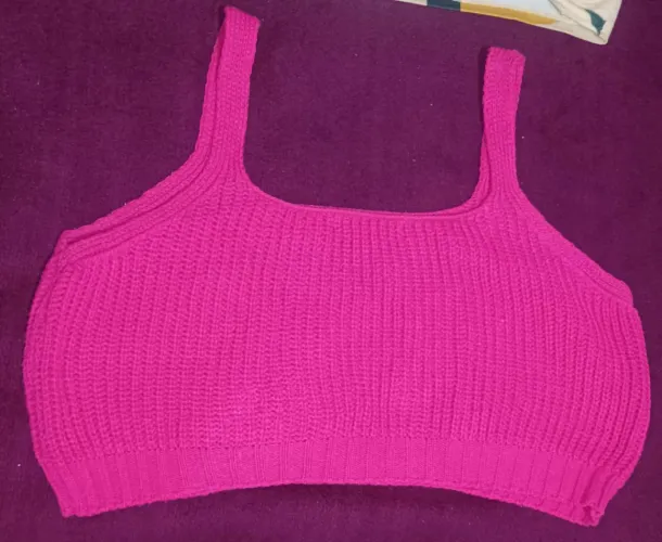 Cropped com tecido em tricô rosa!