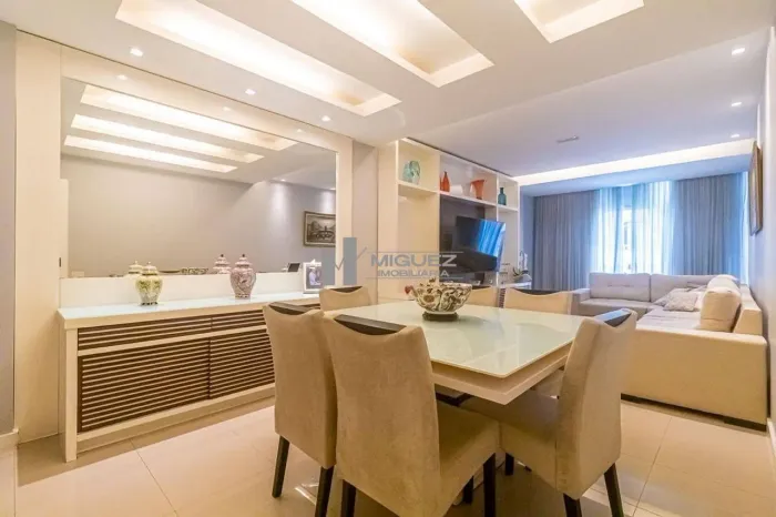 Apartamento à venda Copacabana - Rua Miguel Lemos. Duplex modernizado, sala em 3 ambientes
