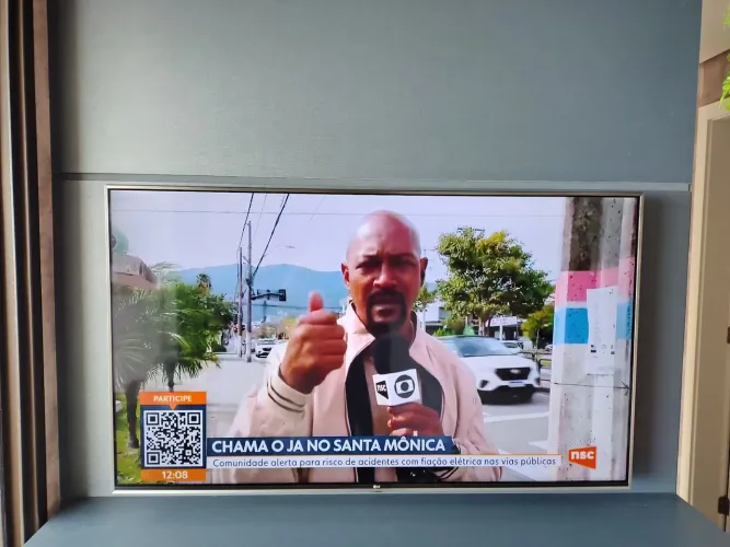 Vendo Smart Tv LG 49UJ7500 com defeito na imagem ( imagem treme de vez em quando)