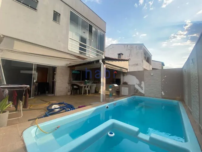Casa com 3 dormitórios para alugar, 179 m² por R$ 5.000,00/mês - Horto Florestal - Sorocab