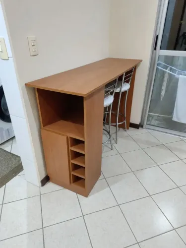 Balcão com banquetas