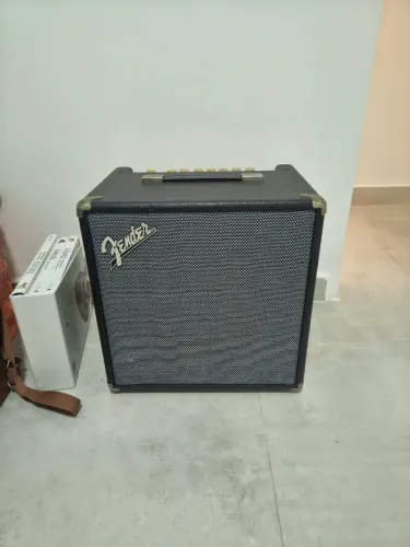 Cubo fender Rumble 40w para Baixo