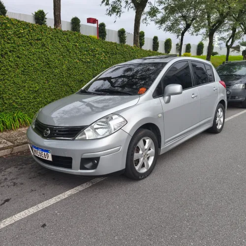 Nissan Tiida SL 1.8/1.8 Flex 16V Mec. 2012