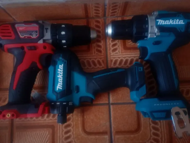 Kit Parafusadeiras/Furadeiras Makita e Milwaukee - Completo -