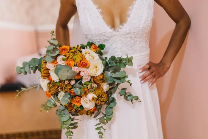 Vestido noiva fluido e minimalista