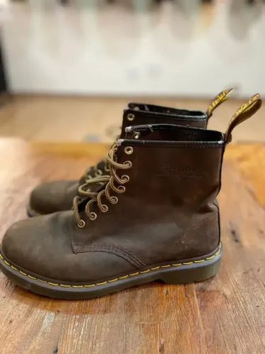 Bota Marron Dr. Martens Ankle Boot 1460 Com Cadarço