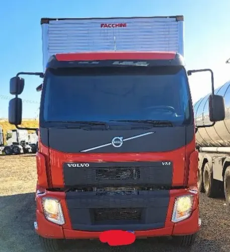 VOLVO VM 270 6X2 COM BAU