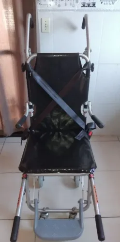 Cadeira De Subir E Descer Escadas