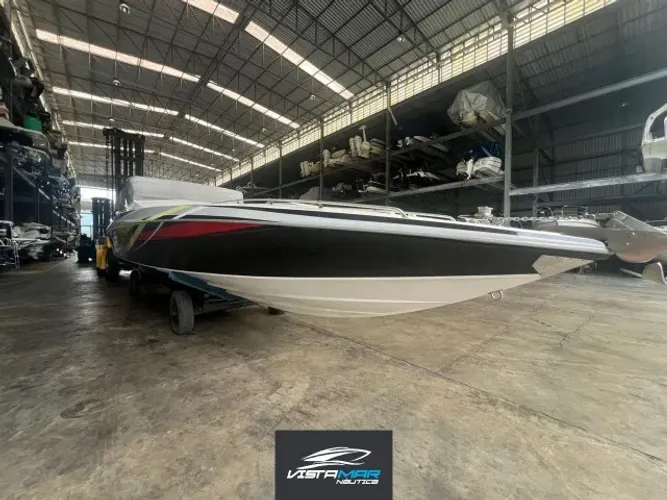 Lancha Magnum Sport 39 pés com Parelha Kad 44 - Impecável