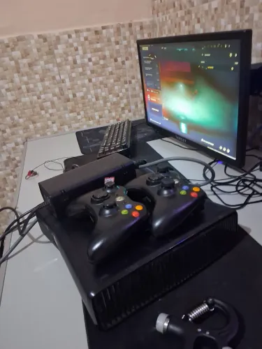 Xbox 360 2 manetes 34 jogos