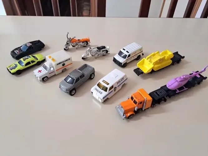 Kit 10 carrinhos com helicoptero, trator e 2 motos