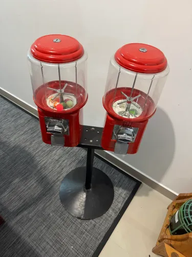 Máquina de bolinha vending machine em ate 2x sem juros no cartão 