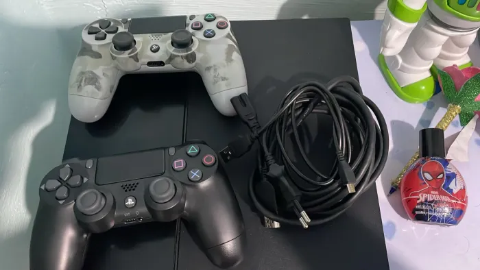 Vende se ps4