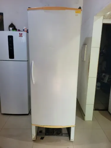 Freezer vertical GELA MUITO