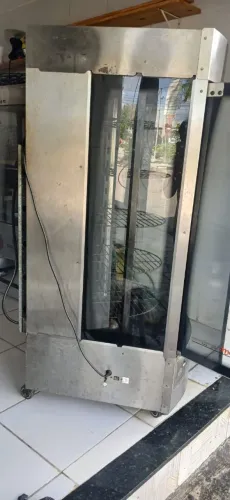 Máquina de galeto pega 30 ou mais a depender do tamanho... Ativa trabalho com ela...