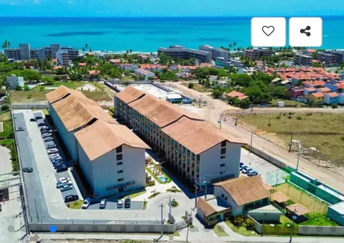 Flat com piscina privativa na praia dos Carneiros com estrutura de resort / aceita financi