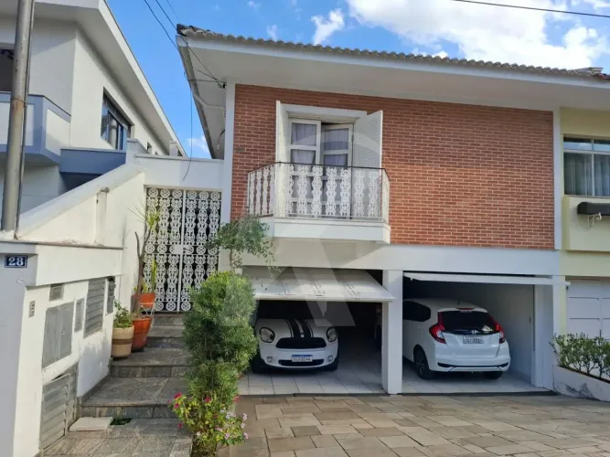 Sobrado de 314m² no condomínio Chácara das Rosas, em Santana