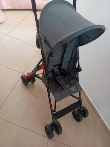 Carrinho de bebê passeio