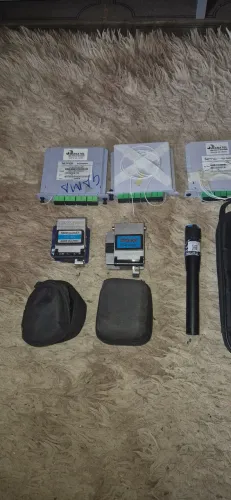 Vários itens de telecomunicações