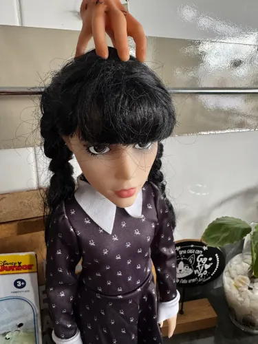 Boneca wandinha 