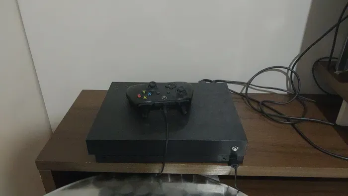 VENDE-SE XBOX ONE X