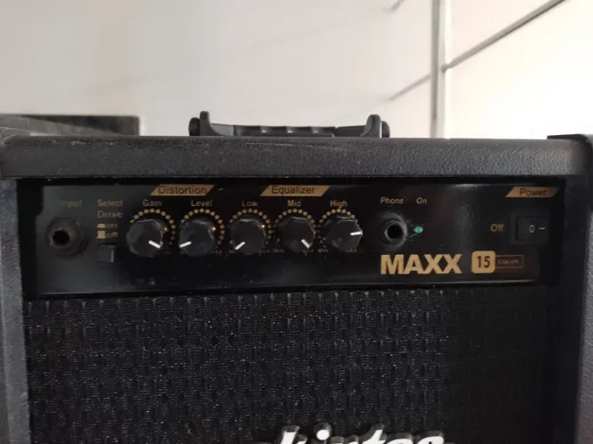 Vendo baixo 4 cordas e caixa amplificadora