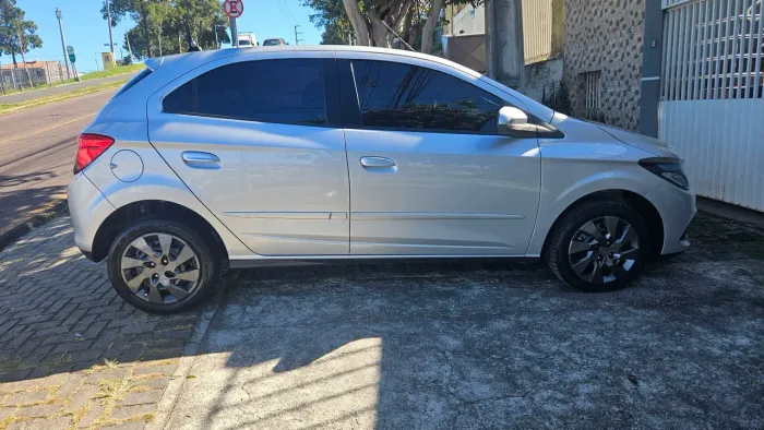 Chevrolet Onix Hatch LT 1.4 8V Flex Power Mec. 4P 2013