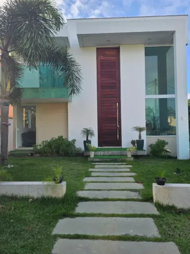 CASA EM LAURO DE FREITAS NO CONDOMINIO VILLAS DO BOSQUE, 5 SUITES, PISCINA
