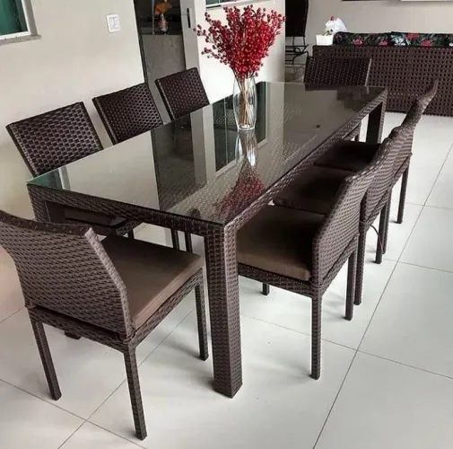 Jogo de mesa com 8 cadeiras 