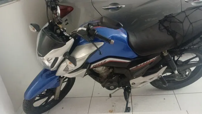 Vendo 160 titan tudo ok so transferir