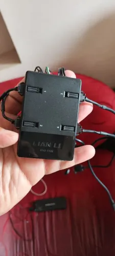 Controladora Lian Li ARGB e PWM