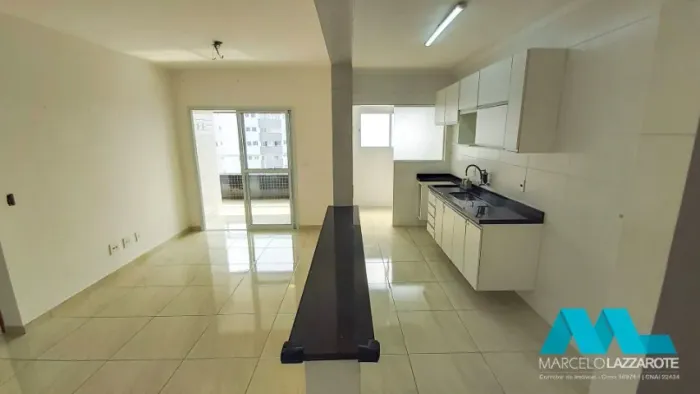 Apartamento com 2 dormitórios, 1 vaga privativa, piscina na Guilhermina em Praia Grande