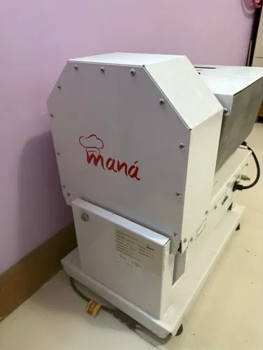 Amassadeira Basculante Semi Rápida Maná Abm-5 Kg Masseira 127/220v