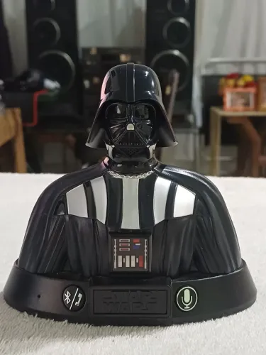 Som Bluetooth iHome Star Wars com o busto do Darth Vader (modelo Li-B66DV.FX).