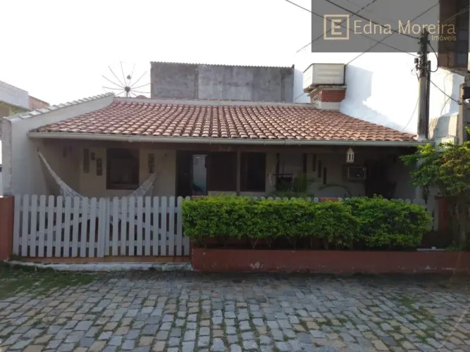 Casa em Condomínio Cabo Frio-RJ: 4 Quartos, 1 Suíte, 1 Sala, 2 Banheiros e 1 Vaga.