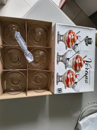 Conjunto de sobremesa com traça e colheres, com 12 peças.
